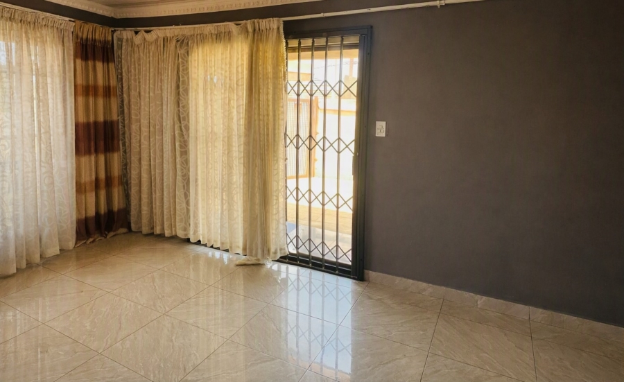 3 Bedroom Property for Sale in Lakeside Gauteng