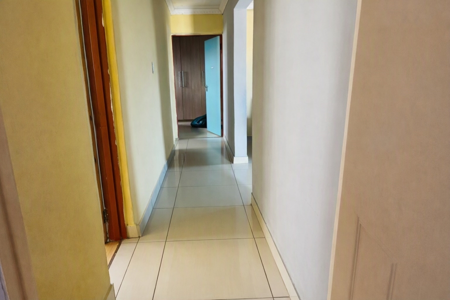3 Bedroom Property for Sale in Lakeside Gauteng