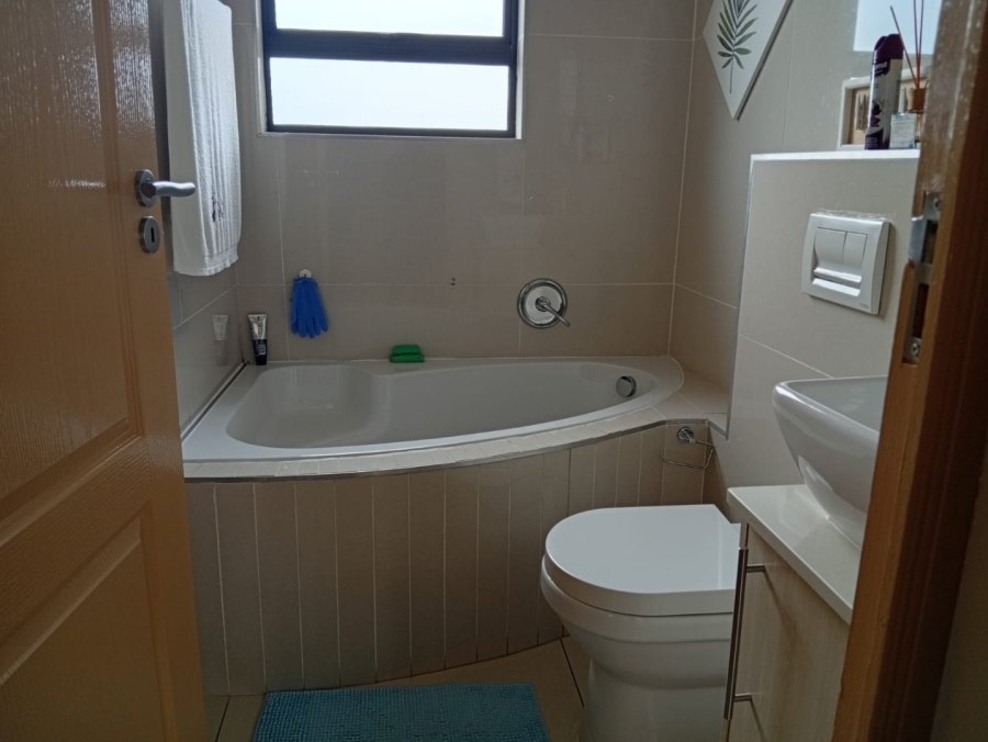 4 Bedroom Property for Sale in Helderwyk Gauteng