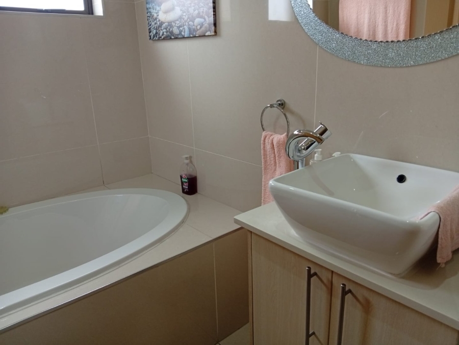 4 Bedroom Property for Sale in Helderwyk Gauteng