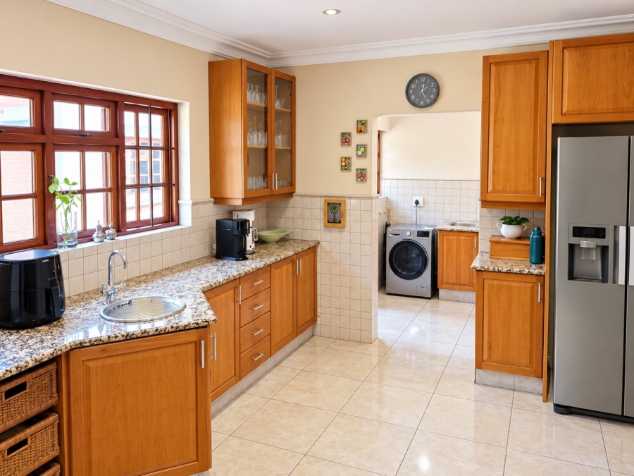 5 Bedroom Property for Sale in Waterkloof Ridge Gauteng