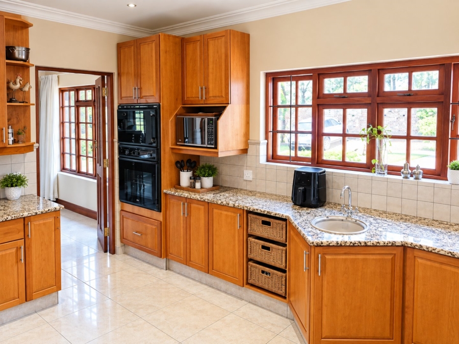5 Bedroom Property for Sale in Waterkloof Ridge Gauteng