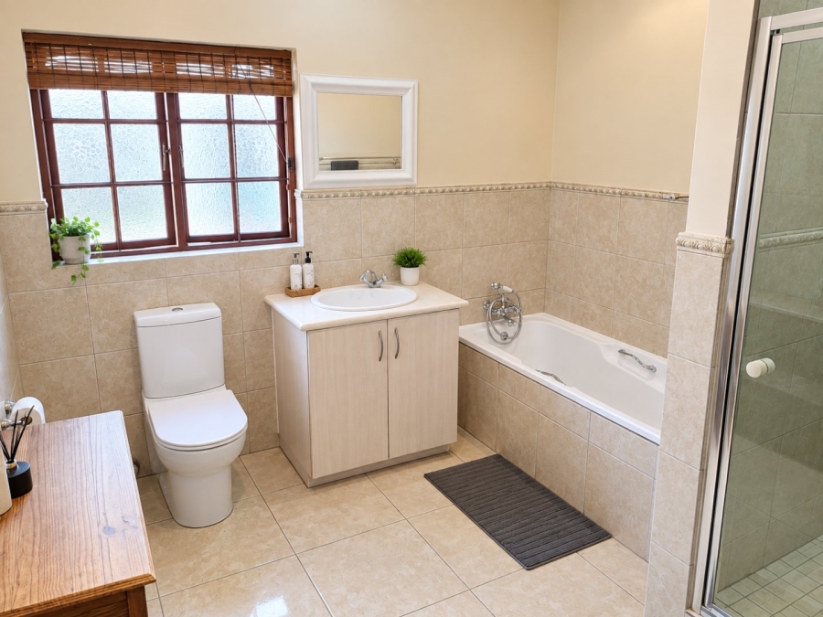 5 Bedroom Property for Sale in Waterkloof Ridge Gauteng