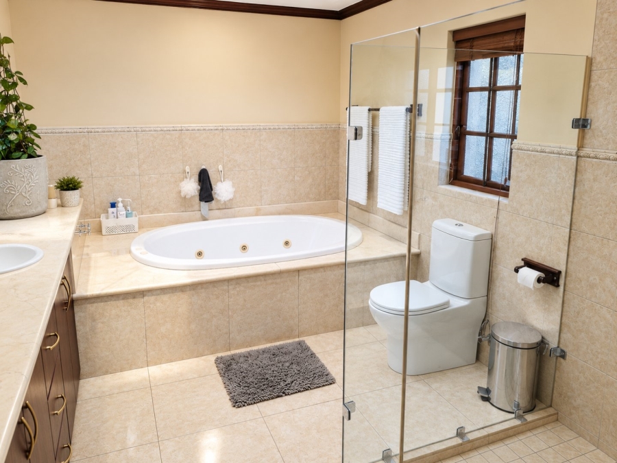 5 Bedroom Property for Sale in Waterkloof Ridge Gauteng