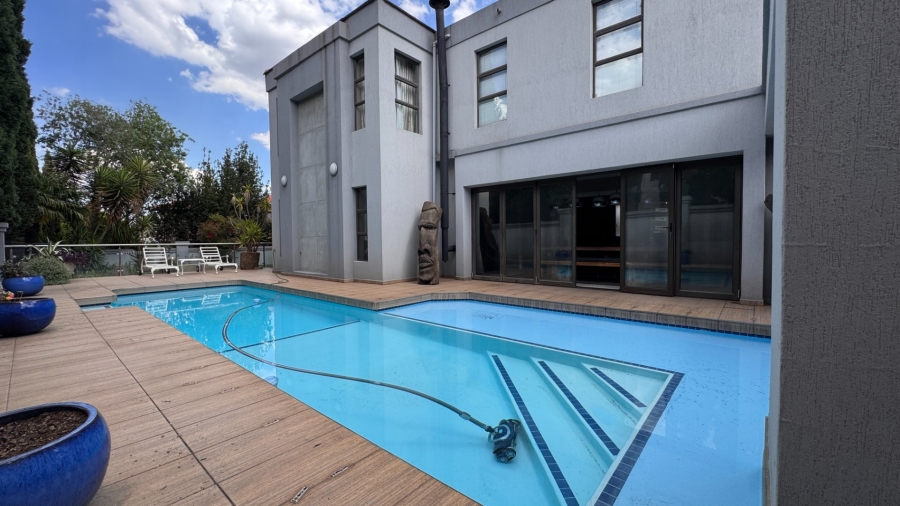 6 Bedroom Property for Sale in Three Rivers East Gauteng