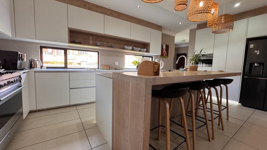 6 Bedroom Property for Sale in Three Rivers East Gauteng
