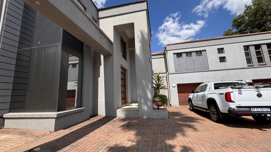 6 Bedroom Property for Sale in Three Rivers East Gauteng