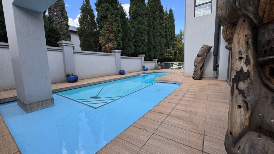 6 Bedroom Property for Sale in Three Rivers East Gauteng