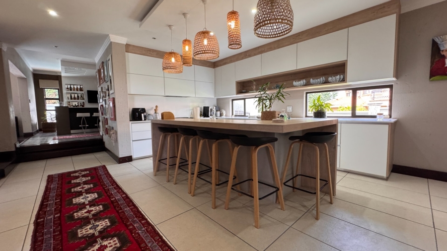 6 Bedroom Property for Sale in Three Rivers East Gauteng