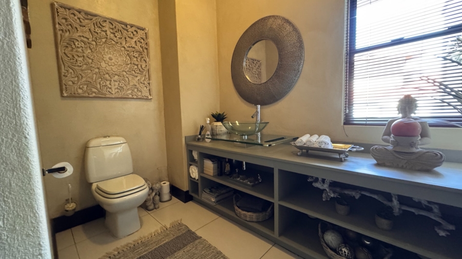 6 Bedroom Property for Sale in Three Rivers East Gauteng