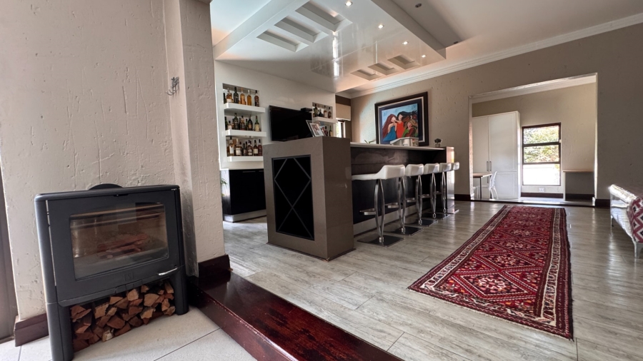 6 Bedroom Property for Sale in Three Rivers East Gauteng