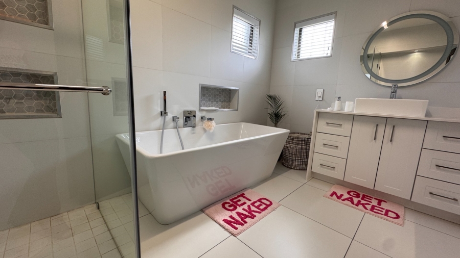 6 Bedroom Property for Sale in Three Rivers East Gauteng