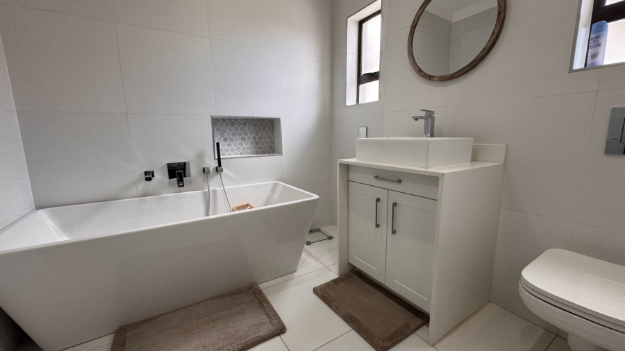 6 Bedroom Property for Sale in Three Rivers East Gauteng
