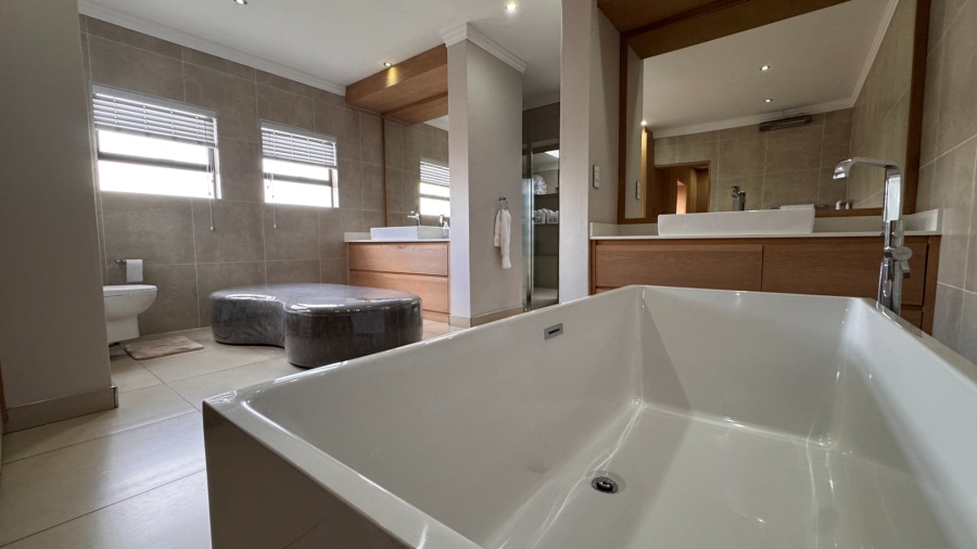 6 Bedroom Property for Sale in Three Rivers East Gauteng