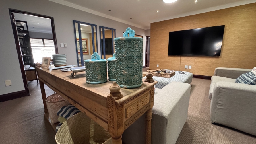 6 Bedroom Property for Sale in Three Rivers East Gauteng
