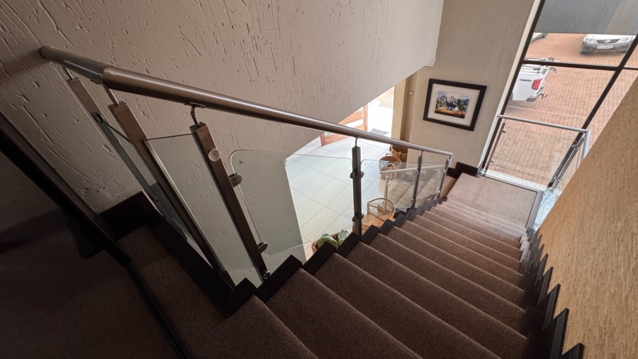 6 Bedroom Property for Sale in Three Rivers East Gauteng