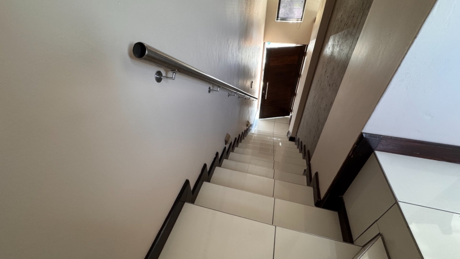 6 Bedroom Property for Sale in Three Rivers East Gauteng