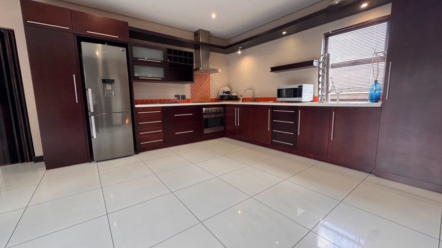 6 Bedroom Property for Sale in Three Rivers East Gauteng