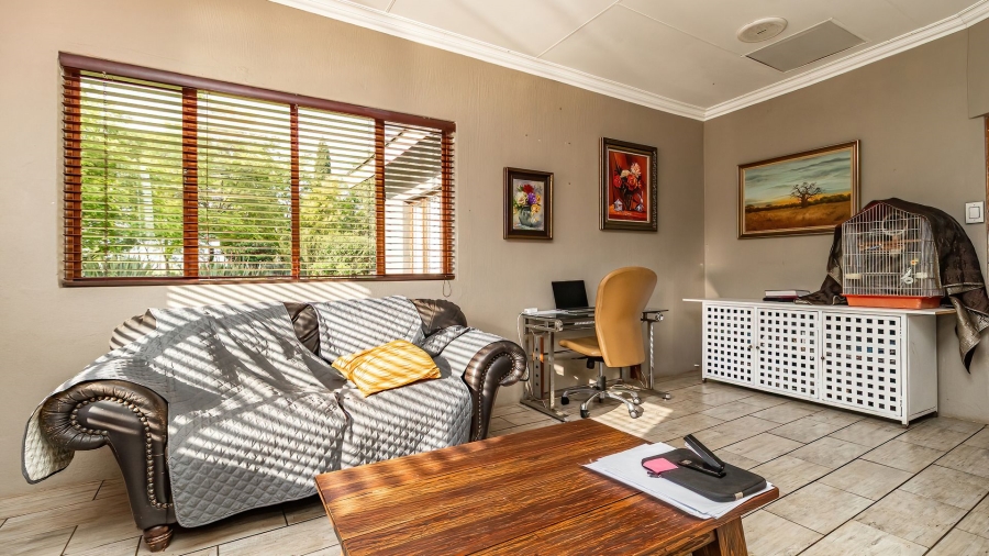 5 Bedroom Property for Sale in Nestpark A H Gauteng