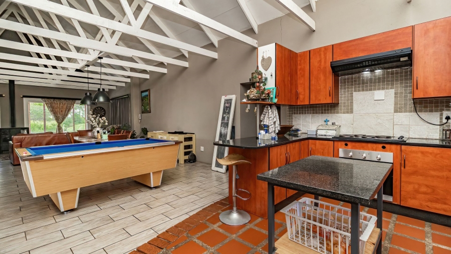 5 Bedroom Property for Sale in Nestpark A H Gauteng