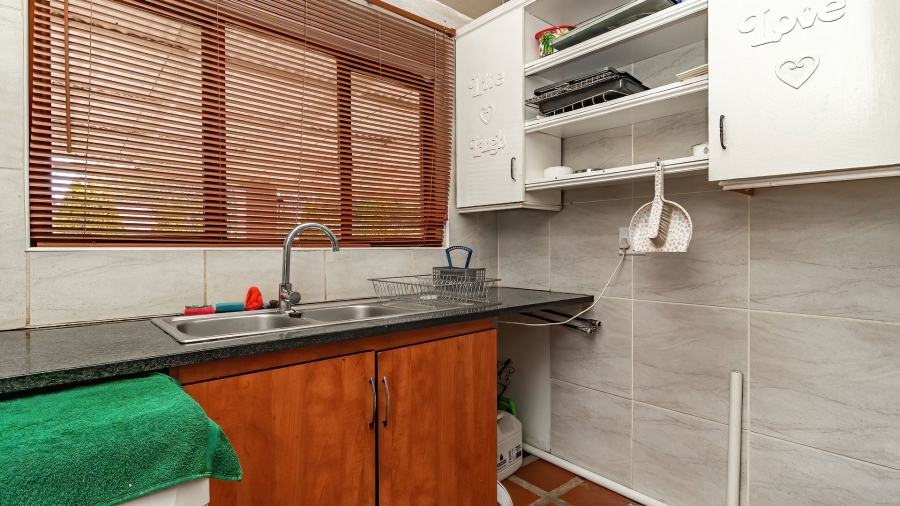 5 Bedroom Property for Sale in Nestpark A H Gauteng