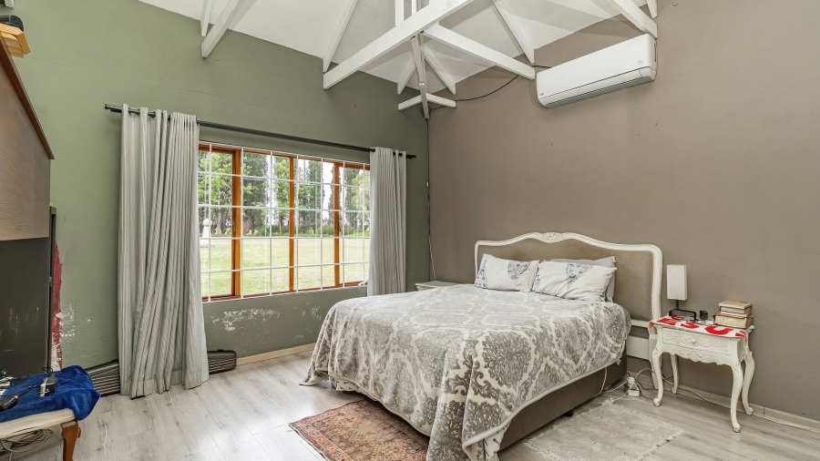 5 Bedroom Property for Sale in Nestpark A H Gauteng