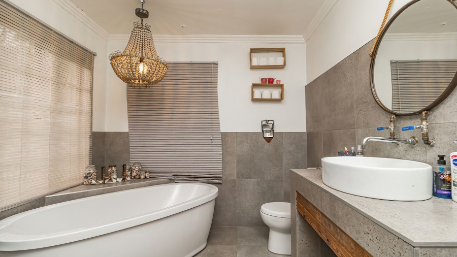 5 Bedroom Property for Sale in Nestpark A H Gauteng