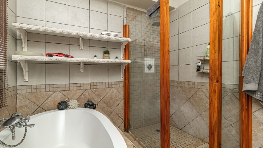 5 Bedroom Property for Sale in Nestpark A H Gauteng
