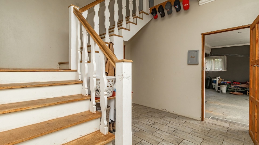 5 Bedroom Property for Sale in Nestpark A H Gauteng