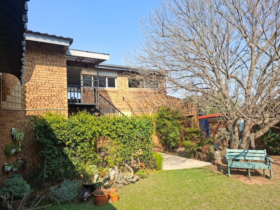 5 Bedroom Property for Sale in The Reeds Gauteng