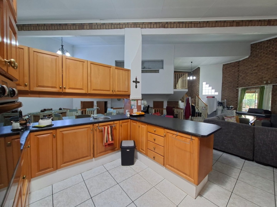 5 Bedroom Property for Sale in The Reeds Gauteng