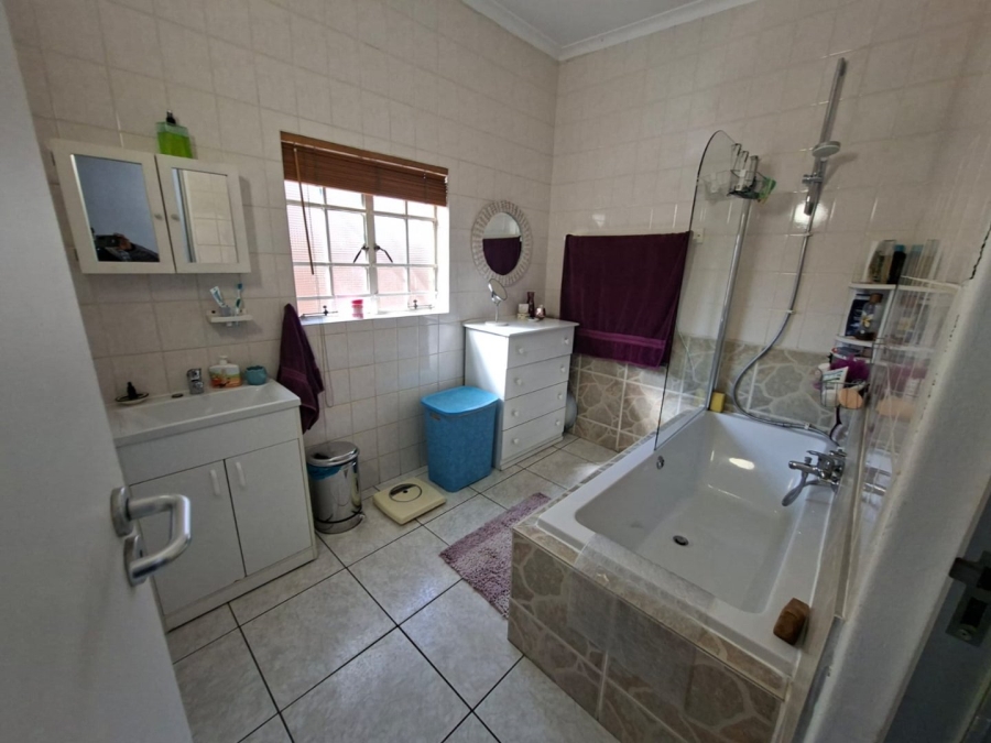 5 Bedroom Property for Sale in The Reeds Gauteng