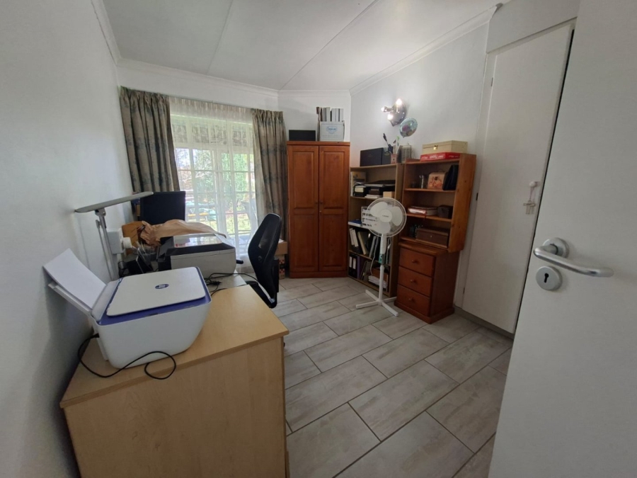 5 Bedroom Property for Sale in The Reeds Gauteng