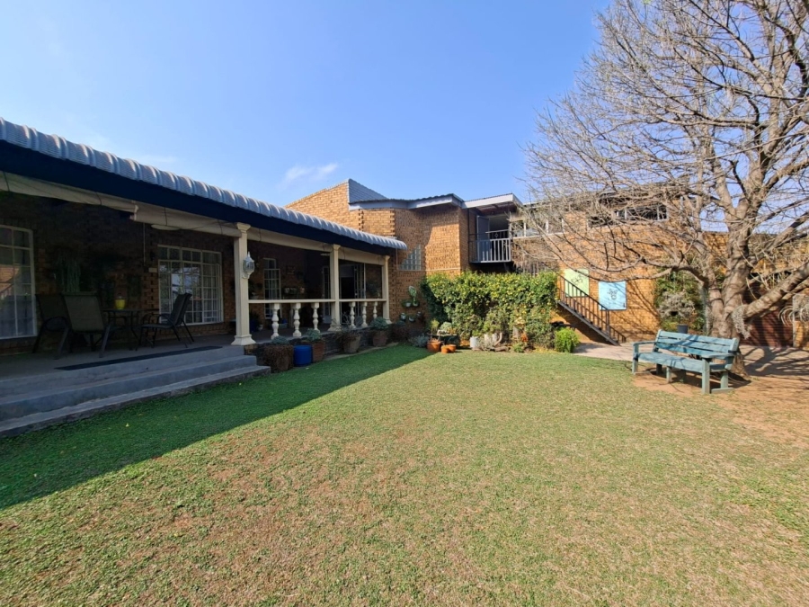 5 Bedroom Property for Sale in The Reeds Gauteng