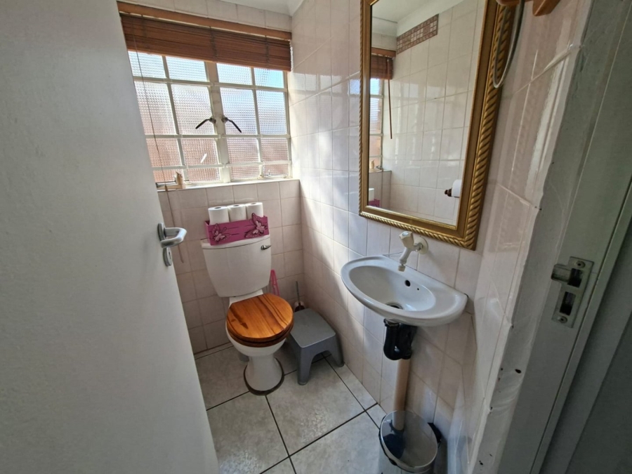 5 Bedroom Property for Sale in The Reeds Gauteng