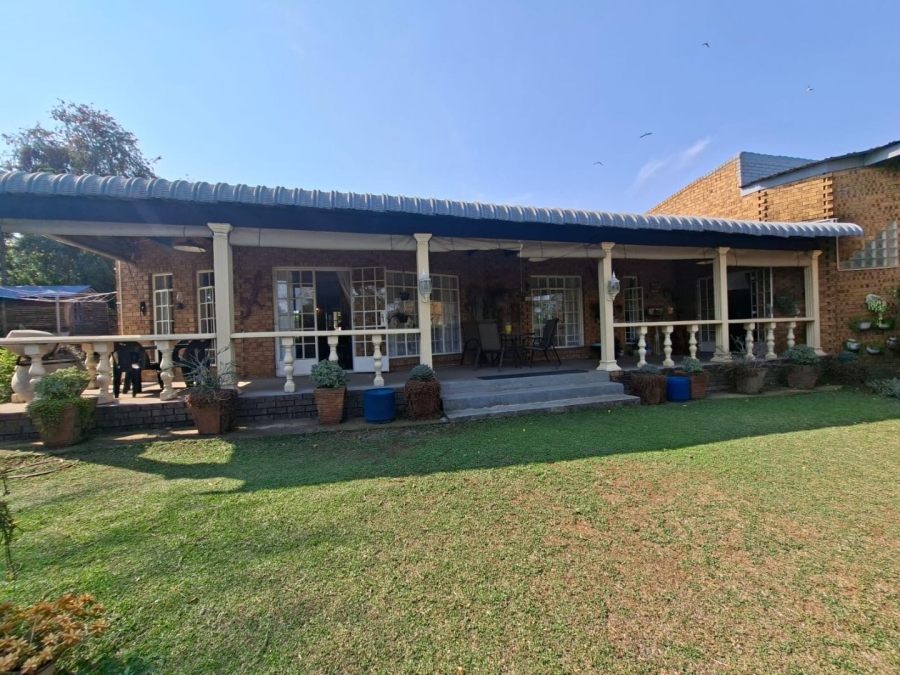 5 Bedroom Property for Sale in The Reeds Gauteng