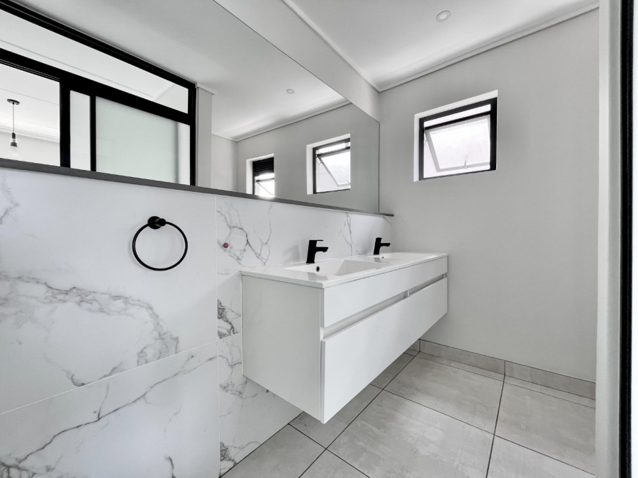 To Let 3 Bedroom Property for Rent in Waterfall Gauteng