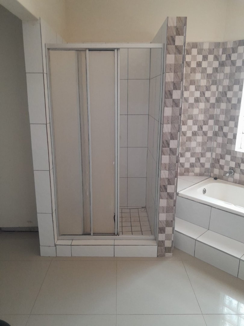5 Bedroom Property for Sale in The Orchards Gauteng