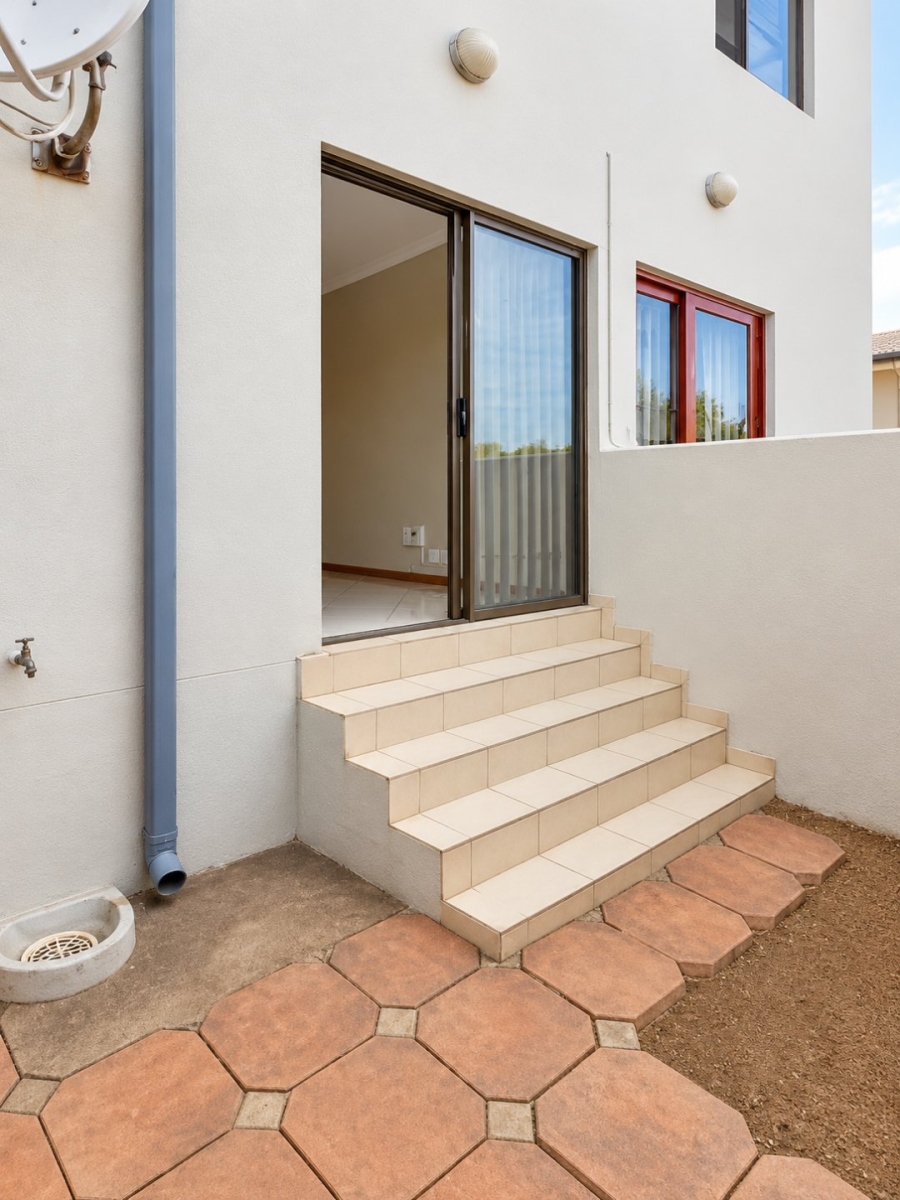 2 Bedroom Property for Sale in Ravenswood Gauteng