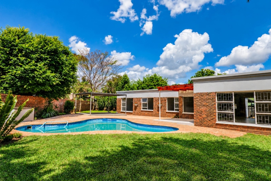 5 Bedroom Property for Sale in Wierda Park Gauteng