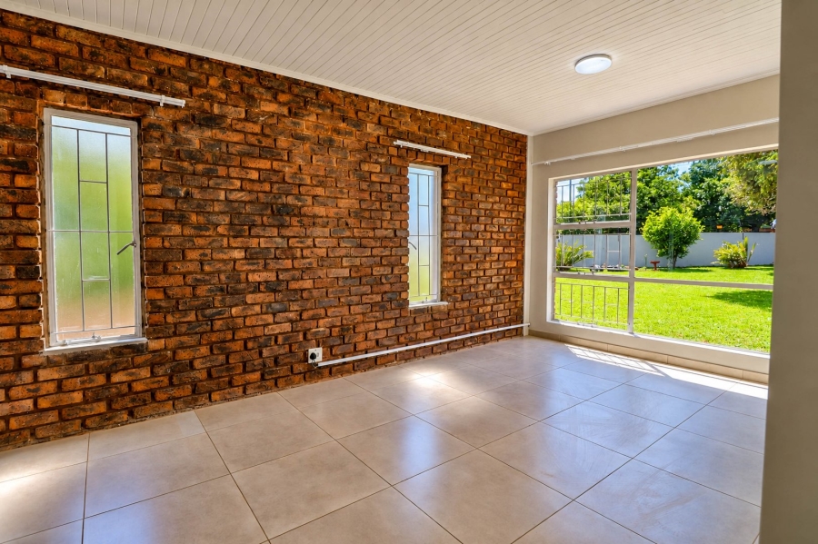 5 Bedroom Property for Sale in Wierda Park Gauteng