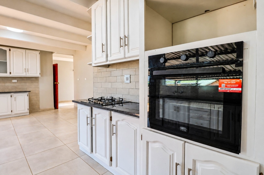 5 Bedroom Property for Sale in Wierda Park Gauteng