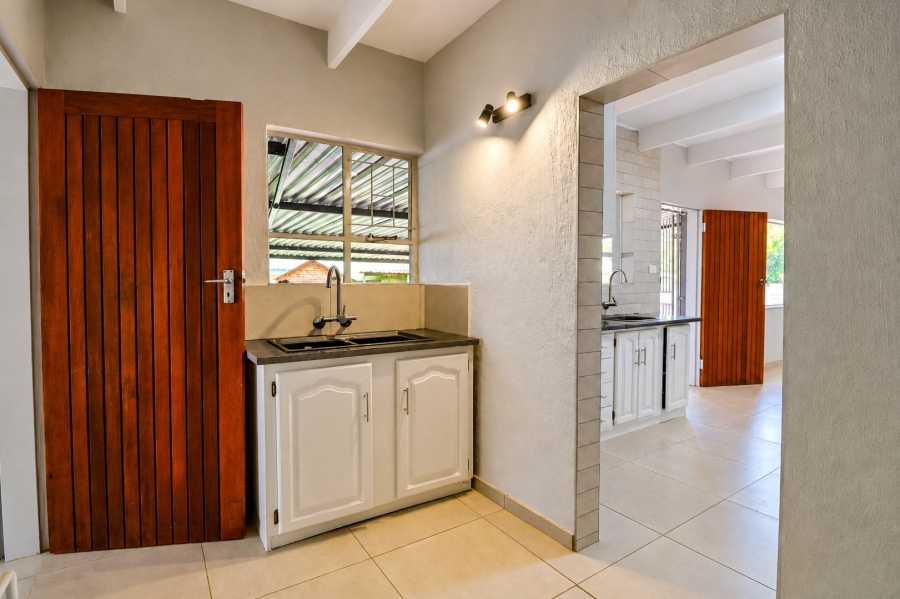 5 Bedroom Property for Sale in Wierda Park Gauteng