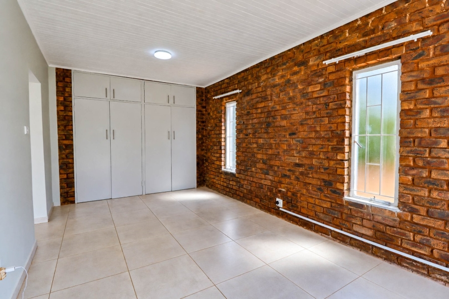 5 Bedroom Property for Sale in Wierda Park Gauteng