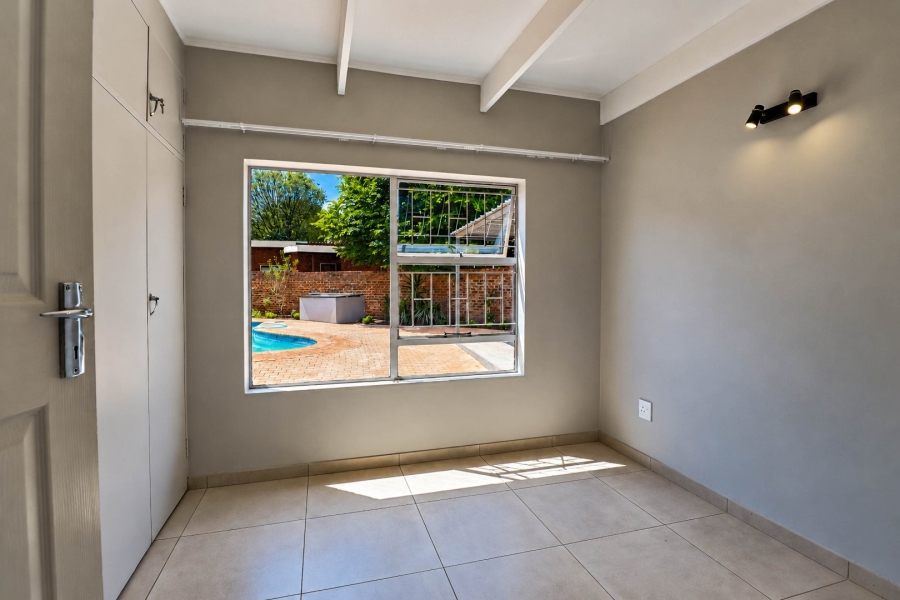 5 Bedroom Property for Sale in Wierda Park Gauteng