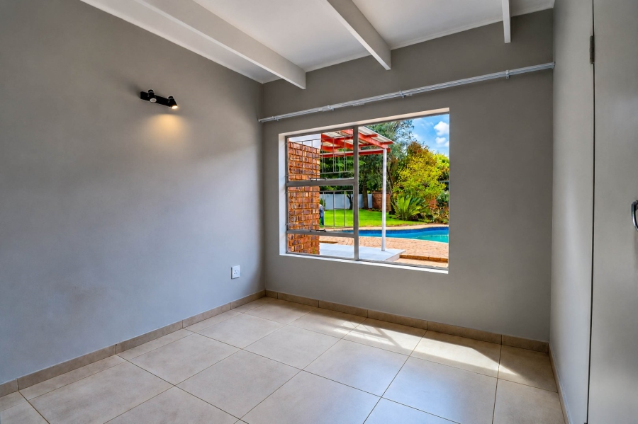 5 Bedroom Property for Sale in Wierda Park Gauteng