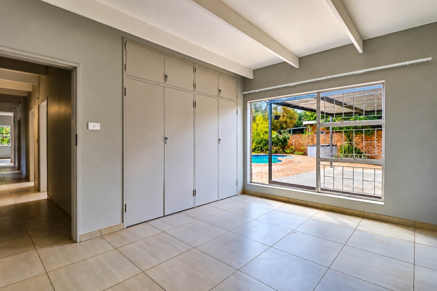 5 Bedroom Property for Sale in Wierda Park Gauteng