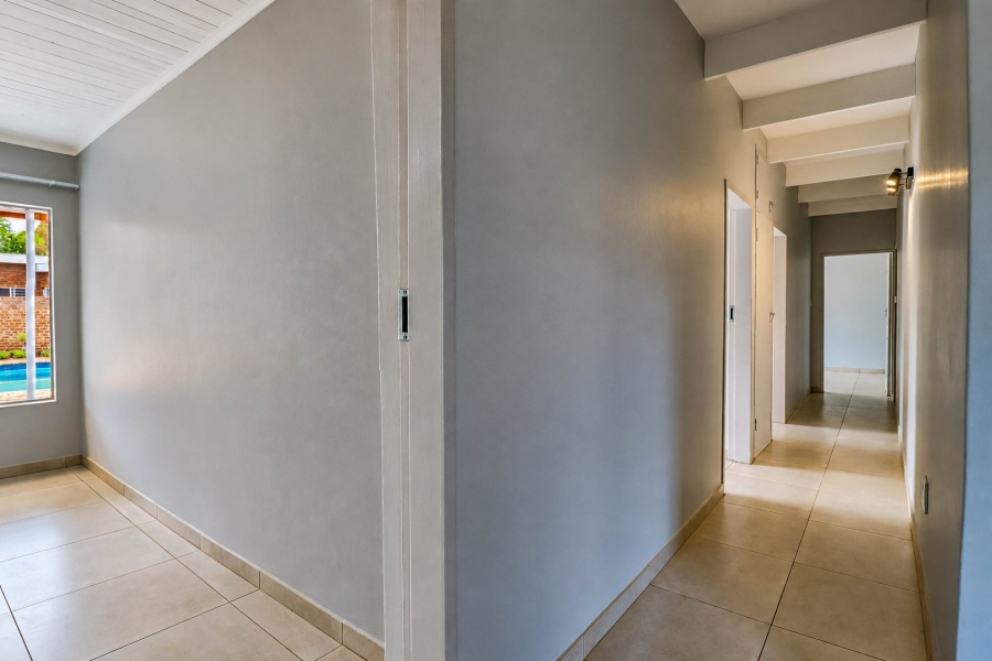 5 Bedroom Property for Sale in Wierda Park Gauteng