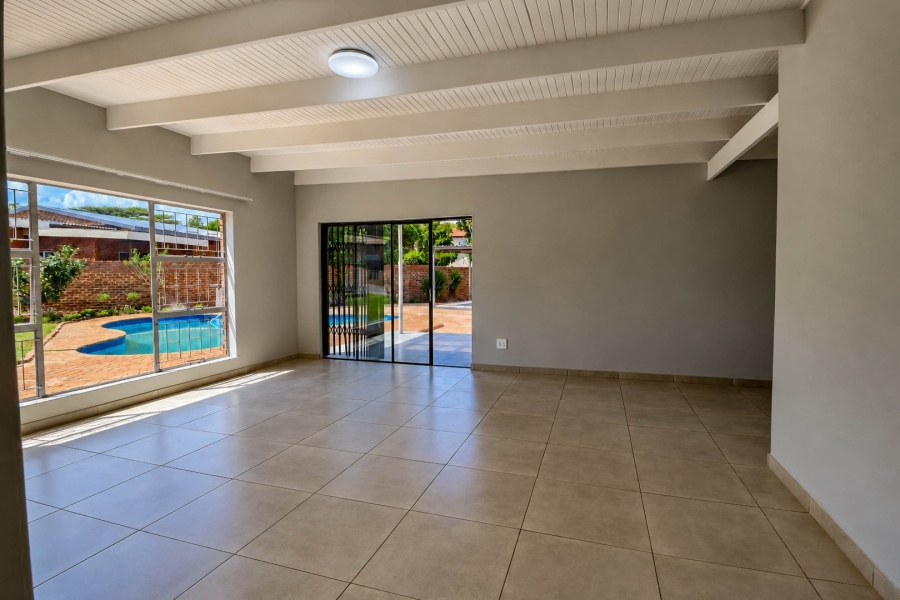5 Bedroom Property for Sale in Wierda Park Gauteng