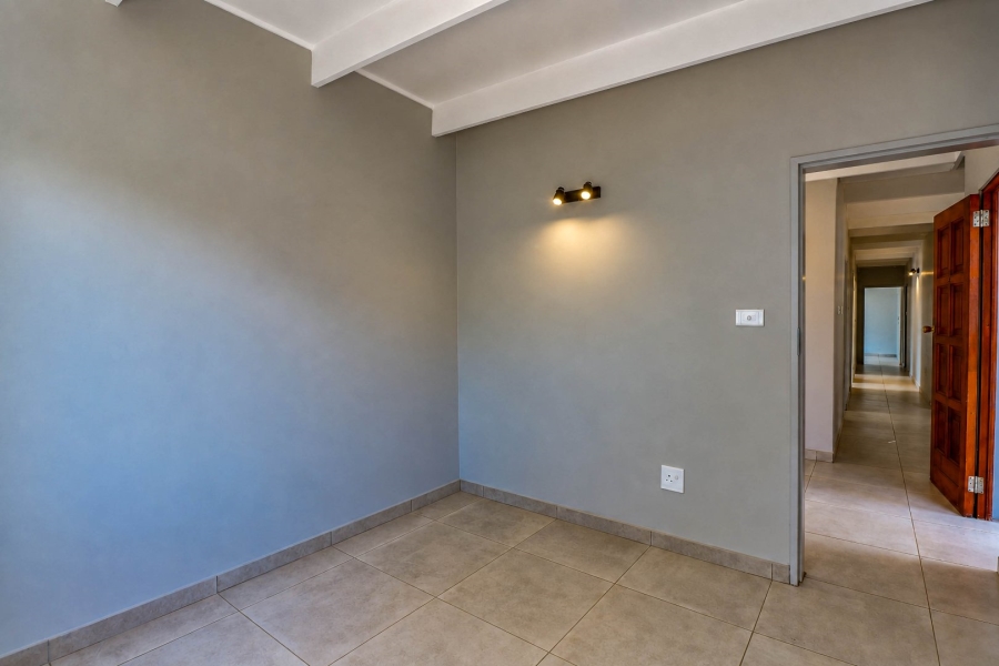 5 Bedroom Property for Sale in Wierda Park Gauteng